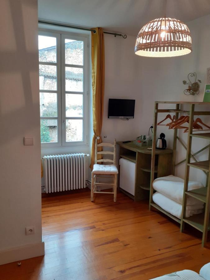 Chambre D'Hotes La Tour De Brazalem Нерак Экстерьер фото